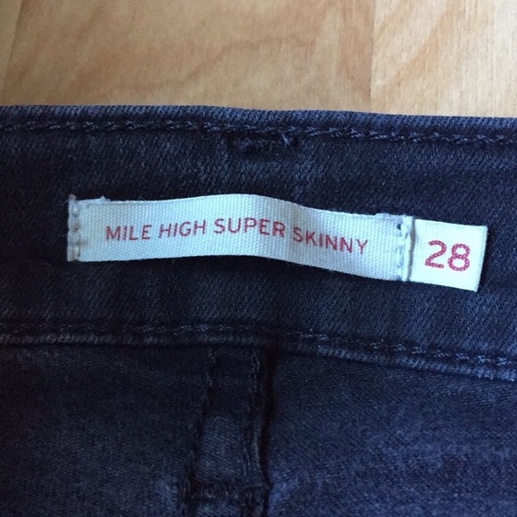 High Waisted Levi's ✨ - Picture 3 of 3